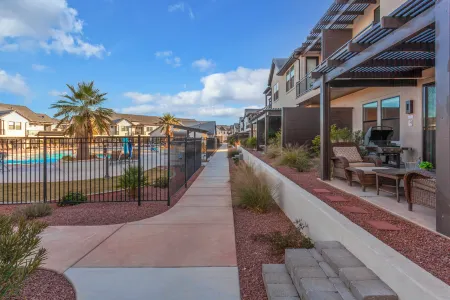 Poolside Oasis with Nintendo Switch and Amenities - Stunning Red Rock Retreat Отели в г. Санта Клара