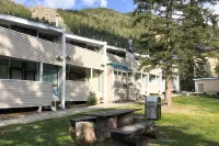 Large mountainside condo at Taos Ski Valley with views  & balcony - near hiking