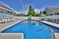 Heated Saltwater Pool and Convenient Bus Access - Cozy Mountain Retreat فنادق في كيلنغتون