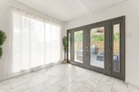 Luxurious Hot Tub and Game Room - Spacious Family Retreat