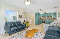 Loft 117 - Charming Downtown Cocoa Beach 1BR فنادق في جزيرة ميريت