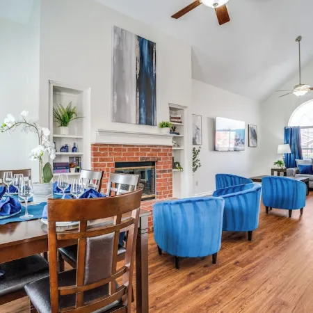 Fantastic 4 King Bed : Pool Table : Perfect Location