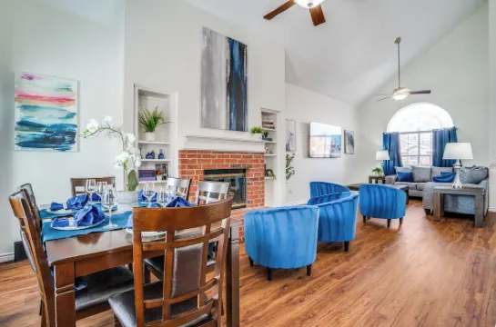 Fantastic 4 King Bed : Pool Table : Perfect Location