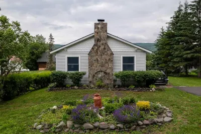 Stunning Mountain Views and Cozy Fireplace - Charming Getaway Hunter Mountain NY Snow Tubing附近的飯店