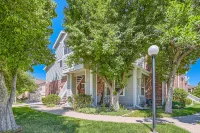 Access to Shared Pool and Nearby Parks - Cozy Urban Oasis