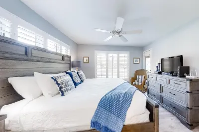 Updated beach villa with lagoon-view balcony at Kiawah Island Golf Resort