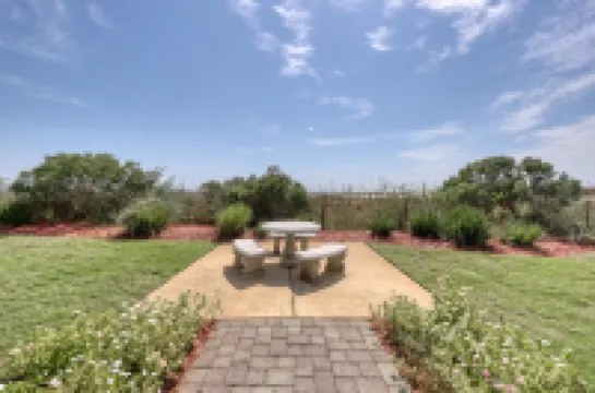 Spacious 2nd-floor condo on Okaloosa Island with Gulf-front pool & fitness room