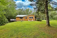 Mountain Escape with Fire Pit and BBQ Grill - Charming Cozy Retreat Hotels in Mendon