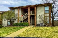 Golf course-adjacent condo with pools, hot tub & tennis Hotels in Oliver Township