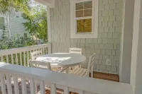 Screened Porch and Dual Golf Carts - Stunning Golf Course Haven