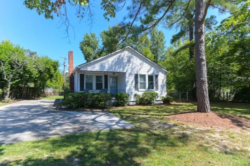 Revamped 3Br Oasis on Forest Dr Hotel a Forest Acres