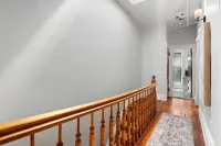 Spacious Layout and Modern Amenities - Gorgeous Urban Retreat Hotel di Edgewater