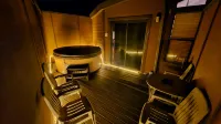 Ocean Cabin 1 with Private Jacuzzi Hotels in Smith River