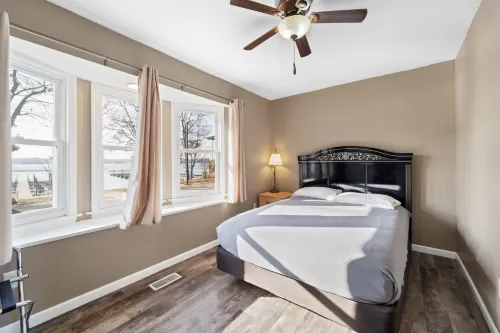 Elegant Haven - High-Speed WiFi, AC, Stunning Views