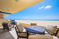 Stunning Ocean Views and Rooftop Deck - Beautiful Beachfront Retreat