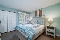 Tennis Court Views and Screen Porch - Charming Coastal Retreat