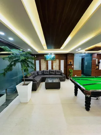 V Rooms Отели рядом с достопримечательностью «Университет Гургаон»