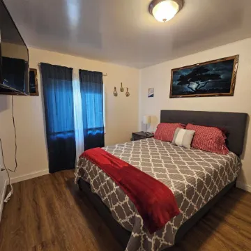 Inviting home, with large yard and free parking