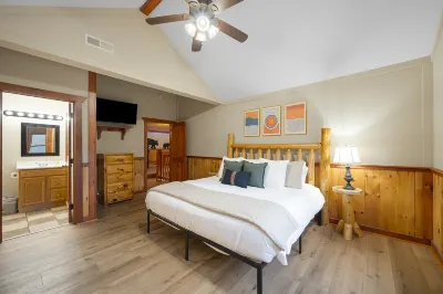 Private Heated Indoor Pool and Arcade Games - Stunning Cabin Retreat Hotels in Cosby