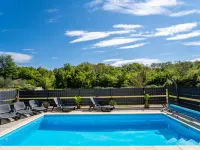 Radmila 1 Hotel di 