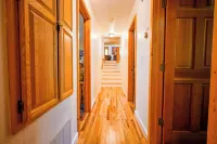 Beautiful Mountain Lake House in Kingswood Estates with Hot Tub and Pool Table