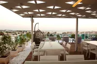 Scale Suites Hotels in Alimos