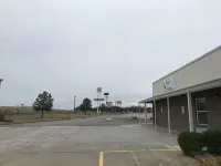 Walnut Inn - Checotah - parking