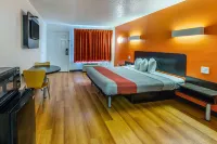 Motel 6 Waxahachie, TX