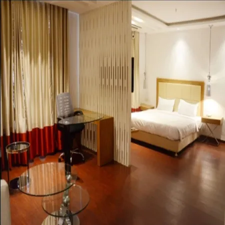 Hotel Amora Отели в г. Раджнандгаон