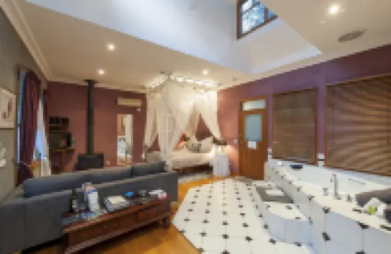 Charnwood Cottages in Warburton