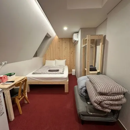 Insadong R Guesthouse Отели рядом с достопримечательностью «Станция метро Jonggak»