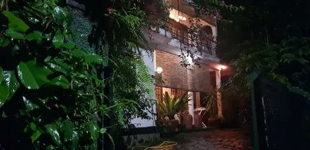 Knuckles View Bungalow Отели рядом с достопримечательностью «Sri Muthumari Amman Kovil»