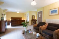 Ty Mawr Country Hotel & Restaurant Отели в г. Ллангатен