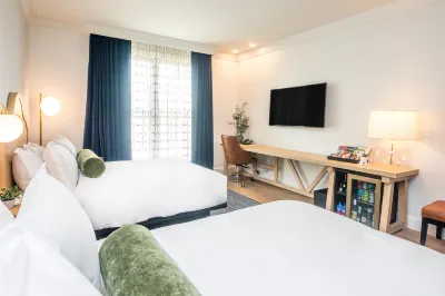 Hotel Versailles Hotels in Newberry Township