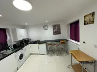 Separate One Bedroom Large Apartment in Slough Hotels in Burnham