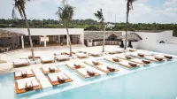 Le Saint Tropez Hotels in Potowa