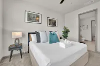 Ebony Ivory Midtown King Bed Hotels in Fulton County