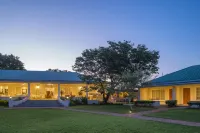 Batonka Guest Lodge - 4-Star