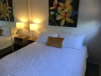 Longreach Private Apartments - balcony