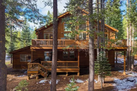 Hansel by Avantstay Pool Table, 5mins to Skiing Отели в г. Траки