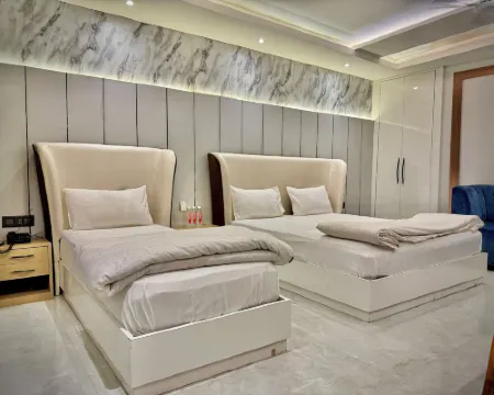 Hotel Lata Continental Hotels in Kanpur