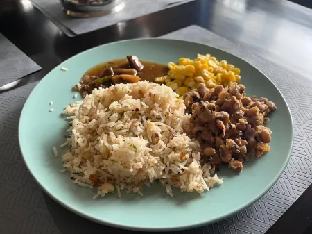 Highland Estate Отели рядом с достопримечательностью «MEIL PKG-3 CAMP»