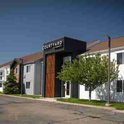 Courtyard Lansing Hotel Exterior