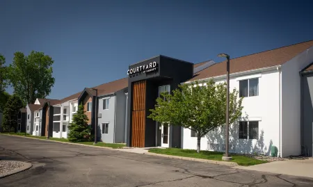 Courtyard Lansing Отели в г. Бат Тауншип