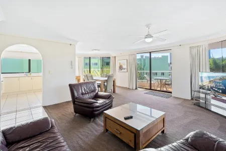 Aegean Apartments Отели рядом с достопримечательностью «Серферс Парадайс Бич»