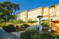 Beautiful Apartments in Jelsa, With Pool - Apartments