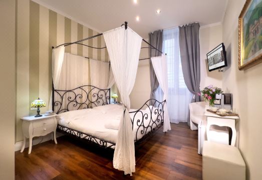 일 테라치노 술라 카테드랄레