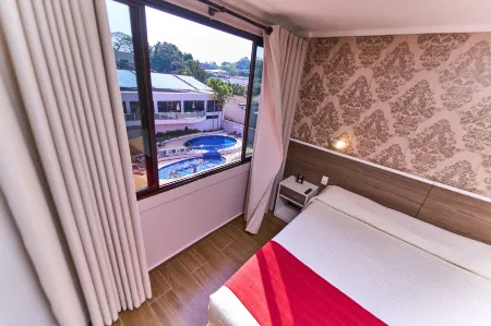 Foz Plaza Hotel Отели рядом с достопримечательностью «Igreja São Paulo Apóstolo»