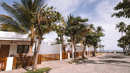 Coco Surf Tropical Village Hotels in La Libertad