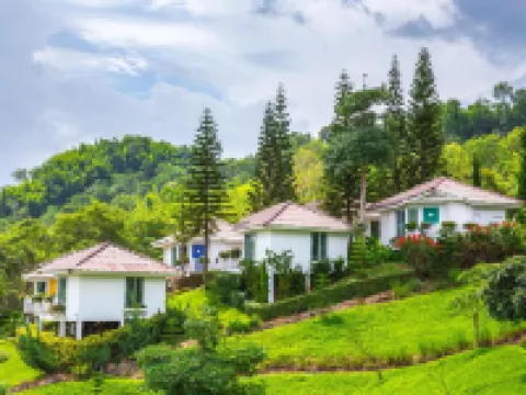 Phukaew Resort & Adventure Park Hotels near Wat Khaem Son